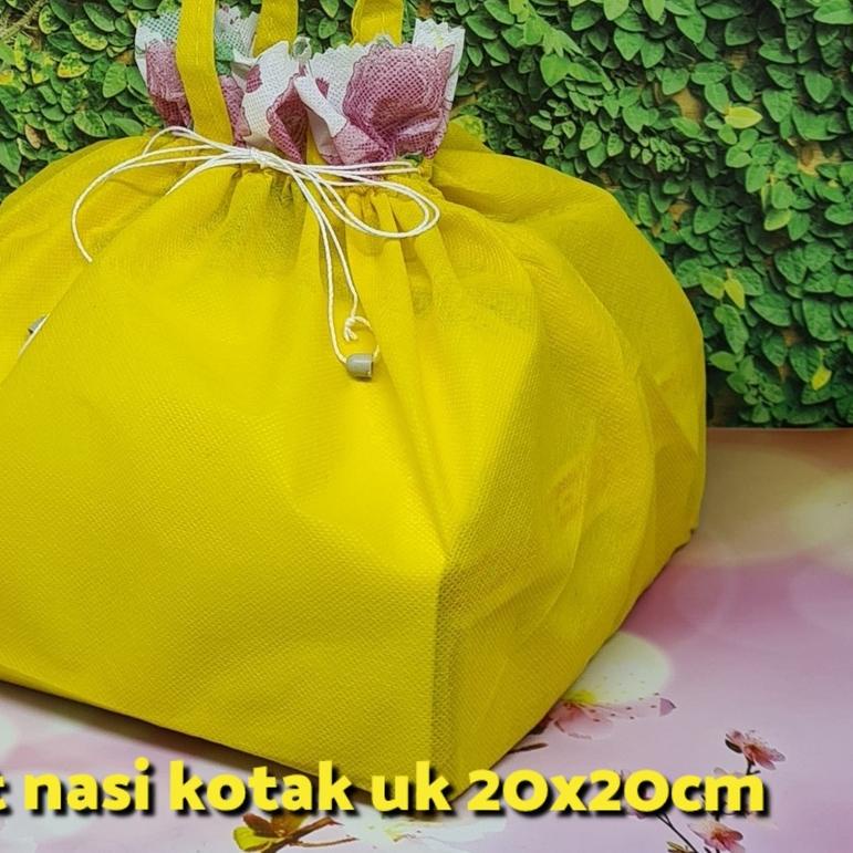 

12bh Tas Kain / Serut parcel untuk Dus / Box Makanan ukuran 20x20 cm