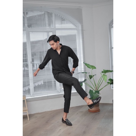 Mubeng Ankle Pants Hitam Slimfit