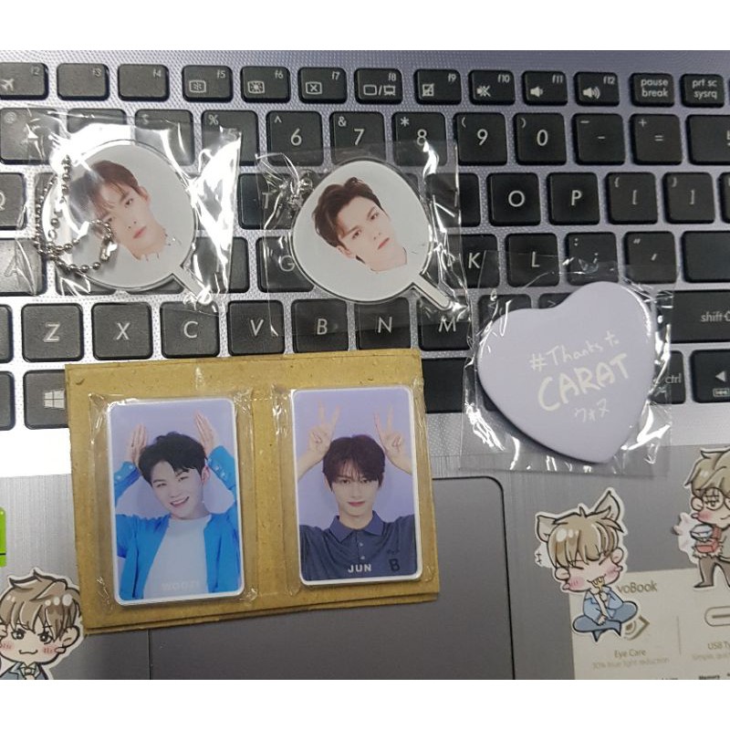 Mini Uchiwa Keyring, Pin Button, Rabbit Magnet Seventeen Dome Gatcha