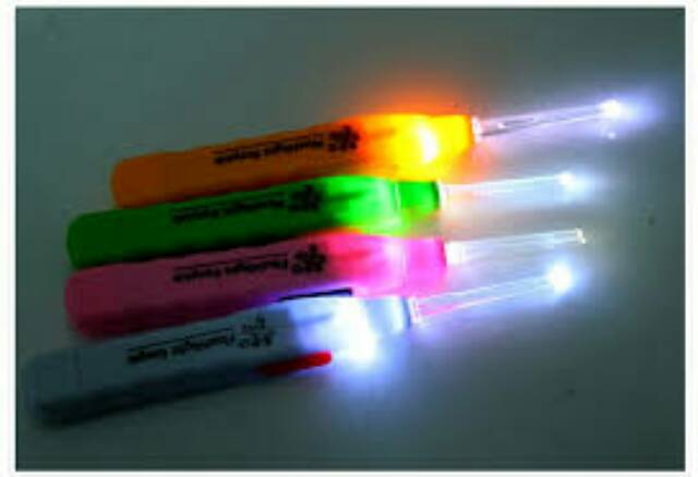 EARPICK WITH LED FLASHLIGHT - KOREK KUPING DGN LAMPU LED