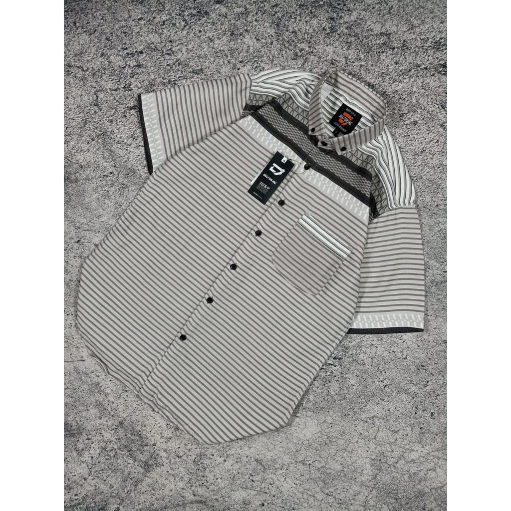 Kemeja Pria Motif Lengan Pendek Model Slimfit - Kemeja Kasual Pria (XX370)