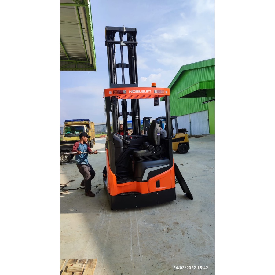 Jual Forklift Reach Truck Cap 1.6 Ton Tinggi 7 m merk NOBLELIFT