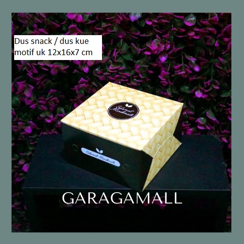 

Kardus packing dus snack dus kue snack box hampers snack box kue kardus snack motif uk 12x16x7 cm (isi 10 pcs)