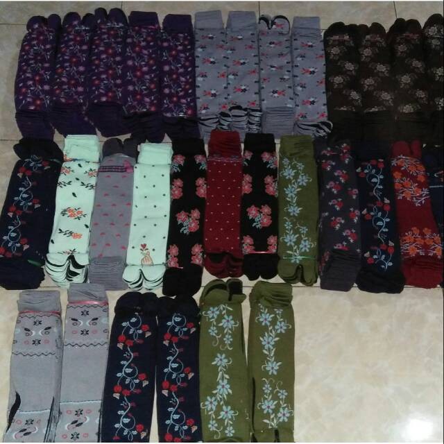 [1 Lusin] Kaos Kaki Jempol Motif Bahan Nilon Sudah Kemas