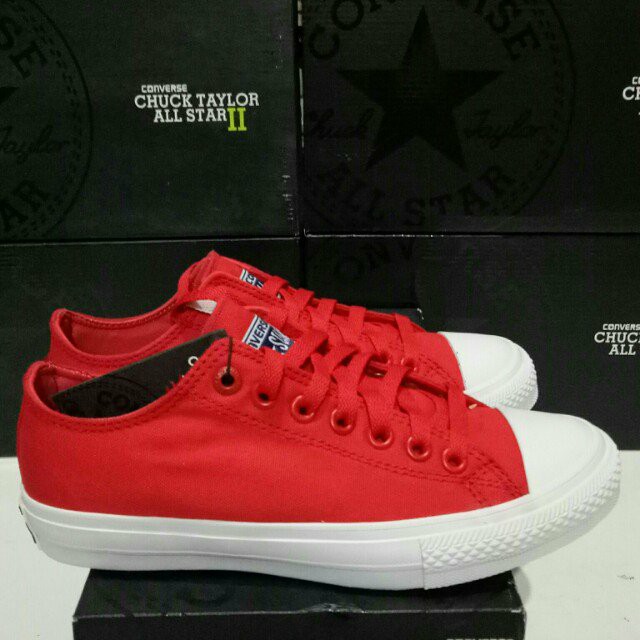 chuck taylor 2 low red