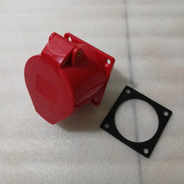 STAKER PLUG MOUNTING INDUSTRIAL FEMALE 3 Phase 5 Pin 32 Ampere