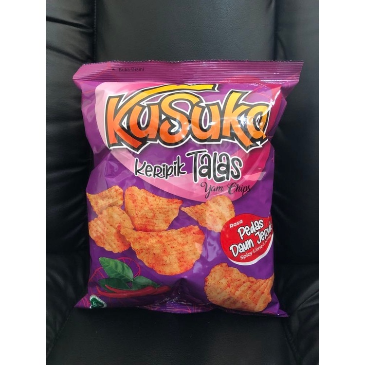 Kusuka Keripik Talas Pedas rasa Daun Jeruk / Yam Chips Spicy Lime 68gr