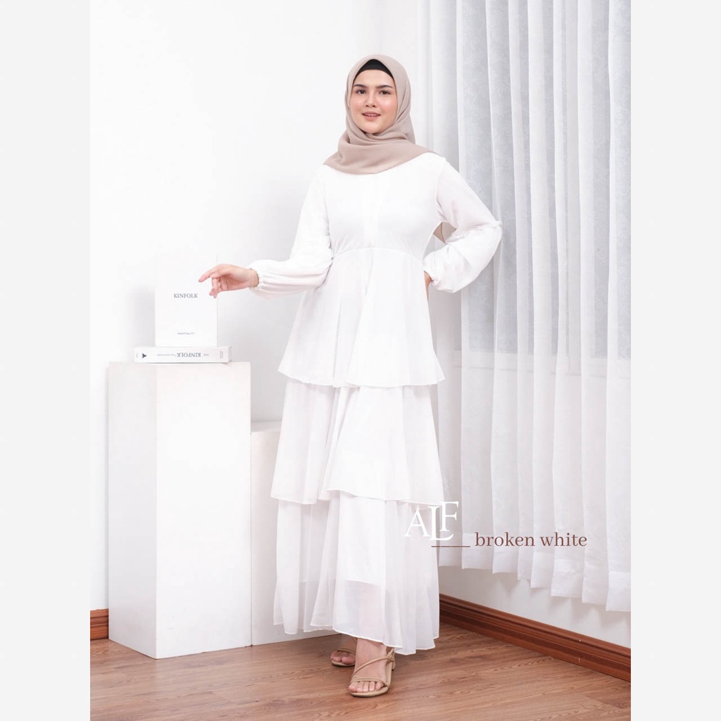 Broken White Jelita Dress by Alfaina Gamis Susun Putih Ceruty Babydoll