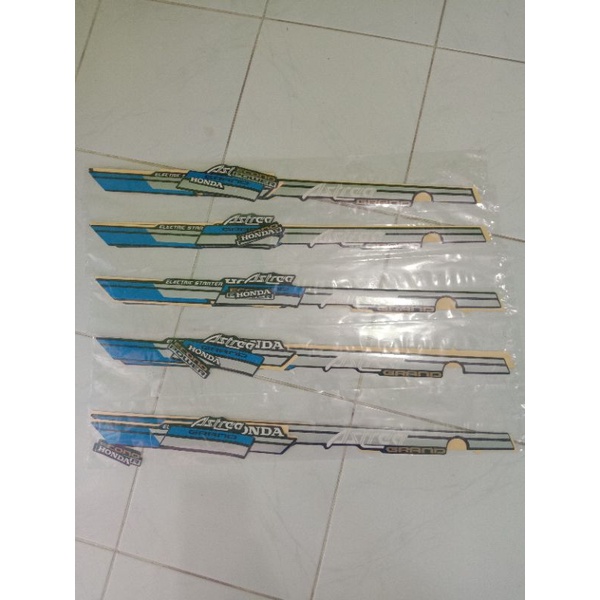 Striping sticker honda astrea grand warna biru silver