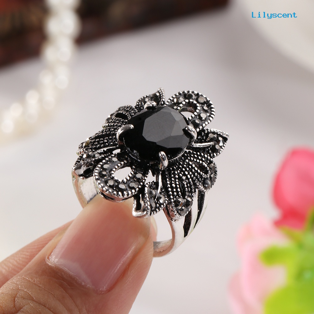 Ls Perhiasan Cincin Alloy Resin Vintage Desain Bunga Hollow Untuk Wanita