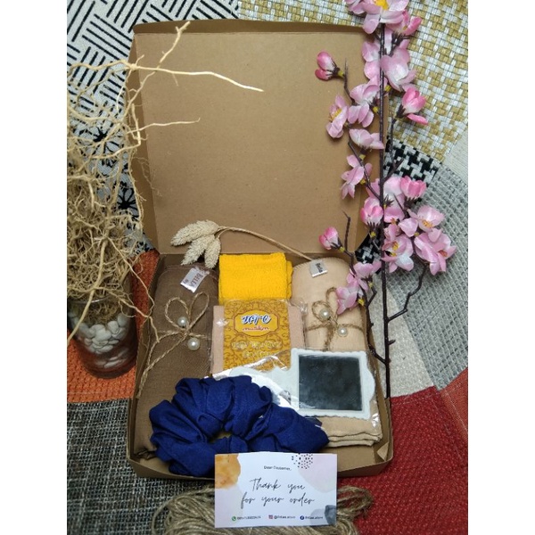 

HAMPERS HIJAB SEGI BOX F