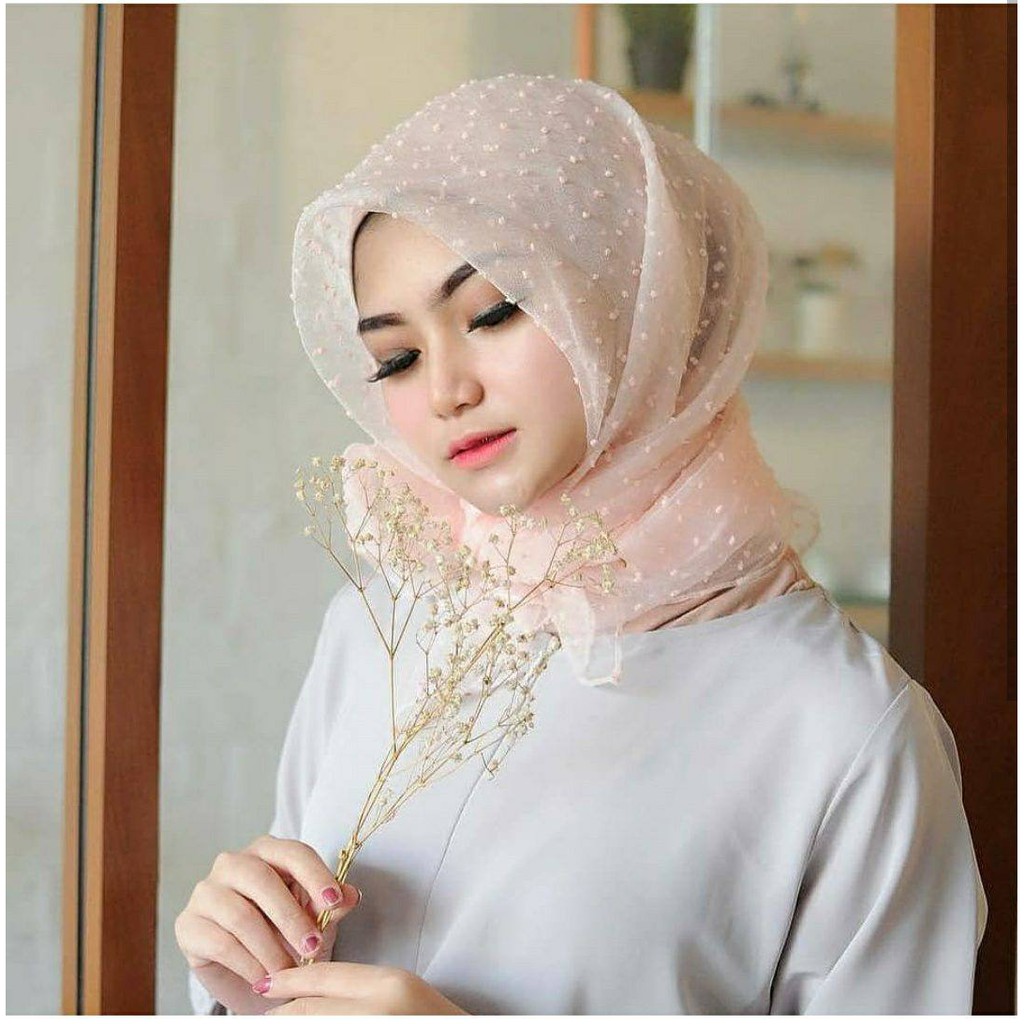 Warna 2 Jilbab Square Organza Ruby Dot