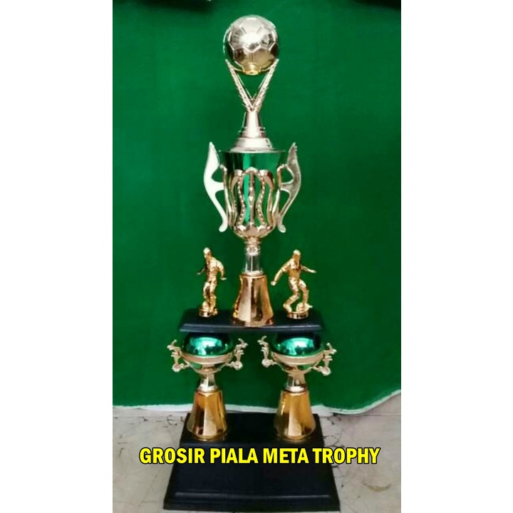 PIALA KAKI 2 BOLA