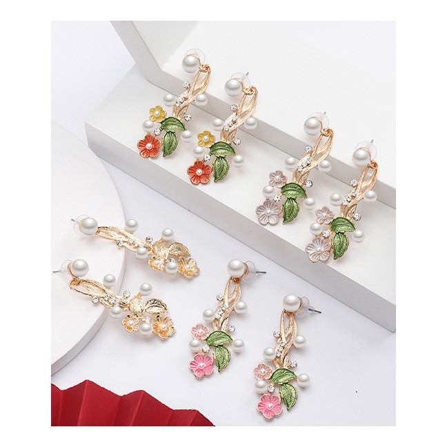 LRC Anting tusuk Fashion Alloy Diamond And Pearl Flower Earrings