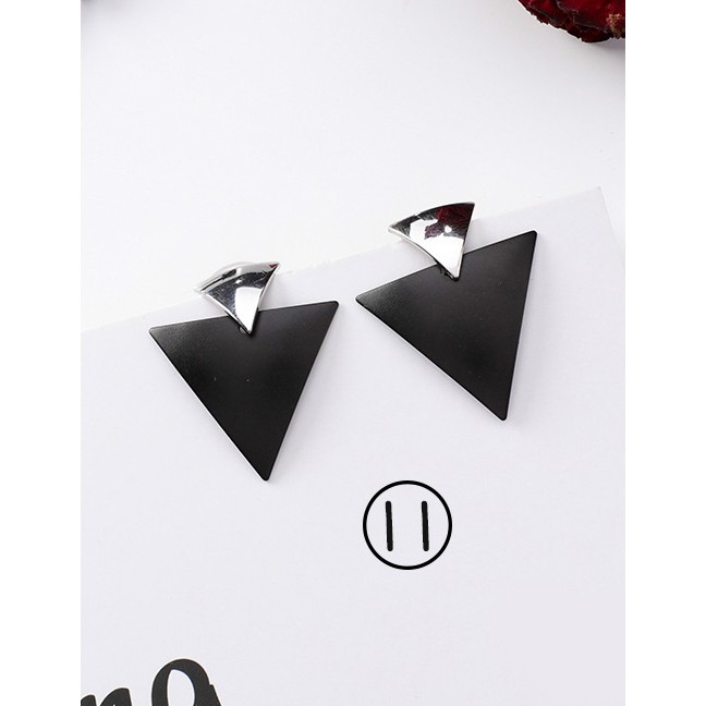 LRC Anting Tusuk Fashion Black Triangle Shape Decorated Earrings F07611