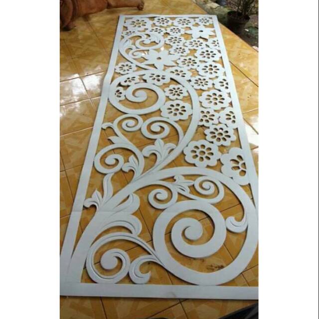 Ukir spon karet dekorasi