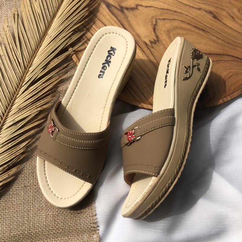 WEDGES LESTARI 3 CREAM TERMURAH SENDAL SANDAL WANITA CEWEK MODERN TERLARIS SENDAL WANITA MULAN SLOP MURAH TERBARU SLIP SANDAL PEREMPUAN SELOP KOKOP BIRKEN KARET IBU IBU REMAJA CEWEK MODERN