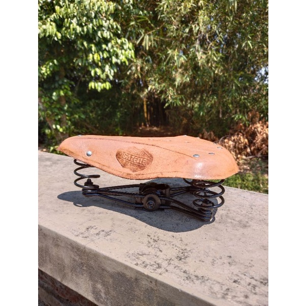 Sadel sepeda onthel - sadel becak - sadel sepeda antik - sadel gelung - sadel onthel - Sadel kulit s