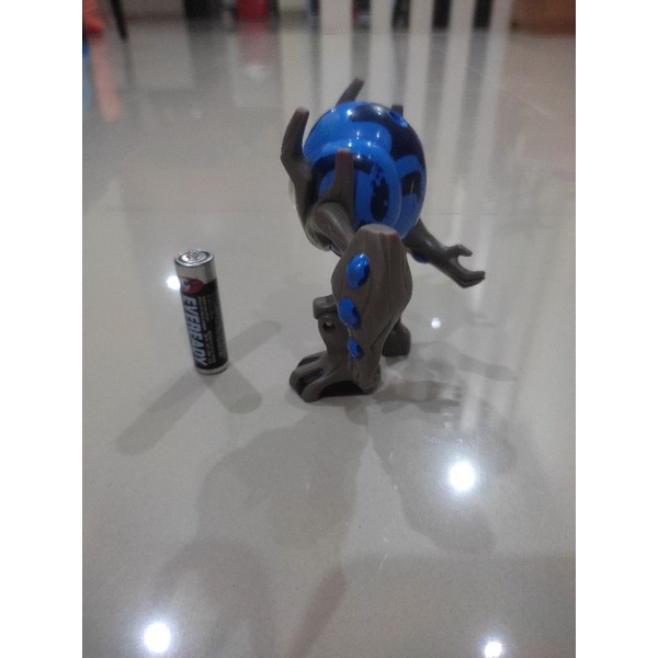 figure alien ben 10 force swampfire origional