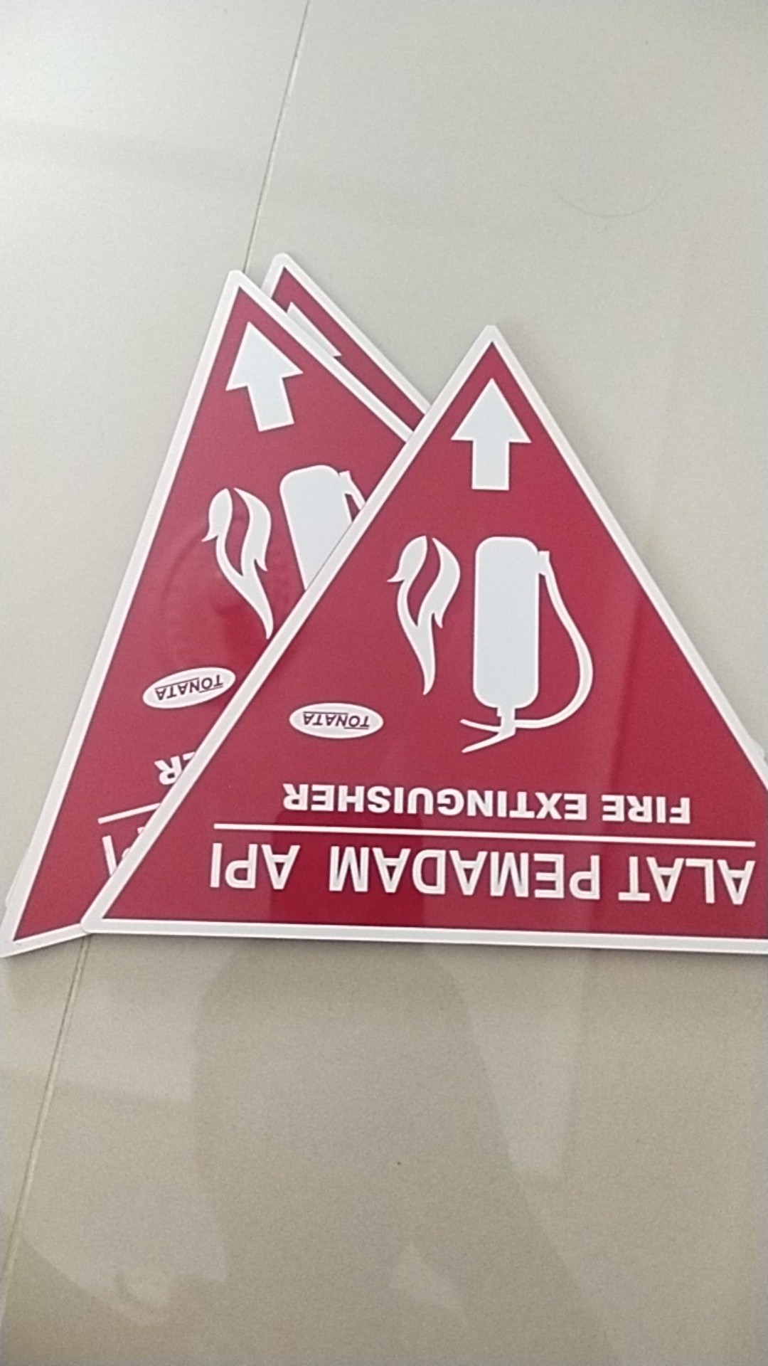 Segitiga Apar Tonata / Rambu Akrilik Alat Pemadam Api Ringan Tonata