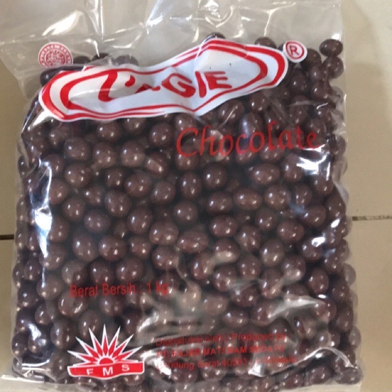 

cokelat lagie choco ball isi kacang bukan biskuit