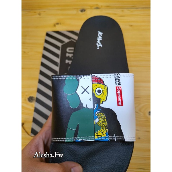 Sandal Slide Supreme Kaws Sesame / Sandal Slip On Kaws Hight Quality