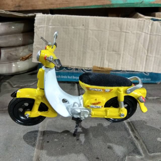 (BISA COD) MINIATUR MOTOR PITUNG WARNA KUNING BAHAN BESI 25x11x14 cm - PAJANGAN DEKORASI MURAH