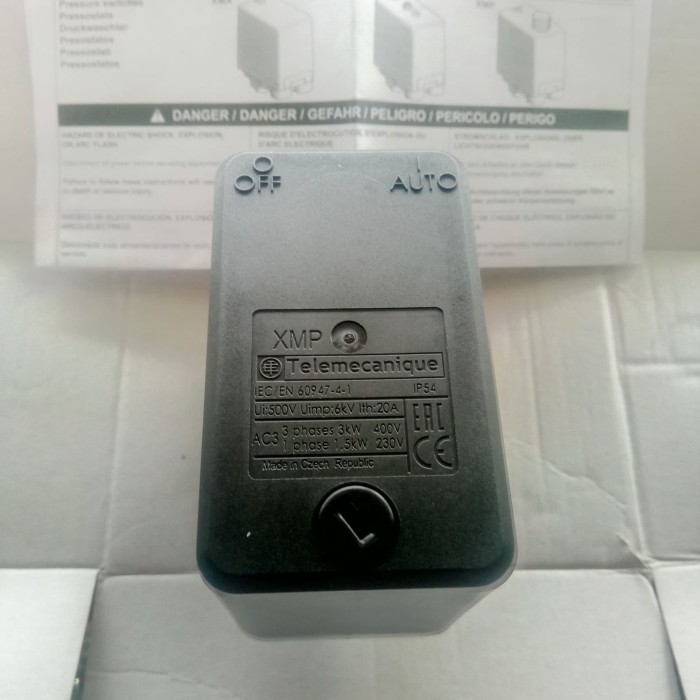 Telemecanique Sensor - Pressure Switch Port 3/8" Female (12bar)