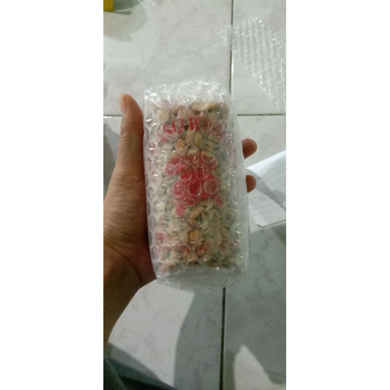 

Kacang Mete utuh Matang