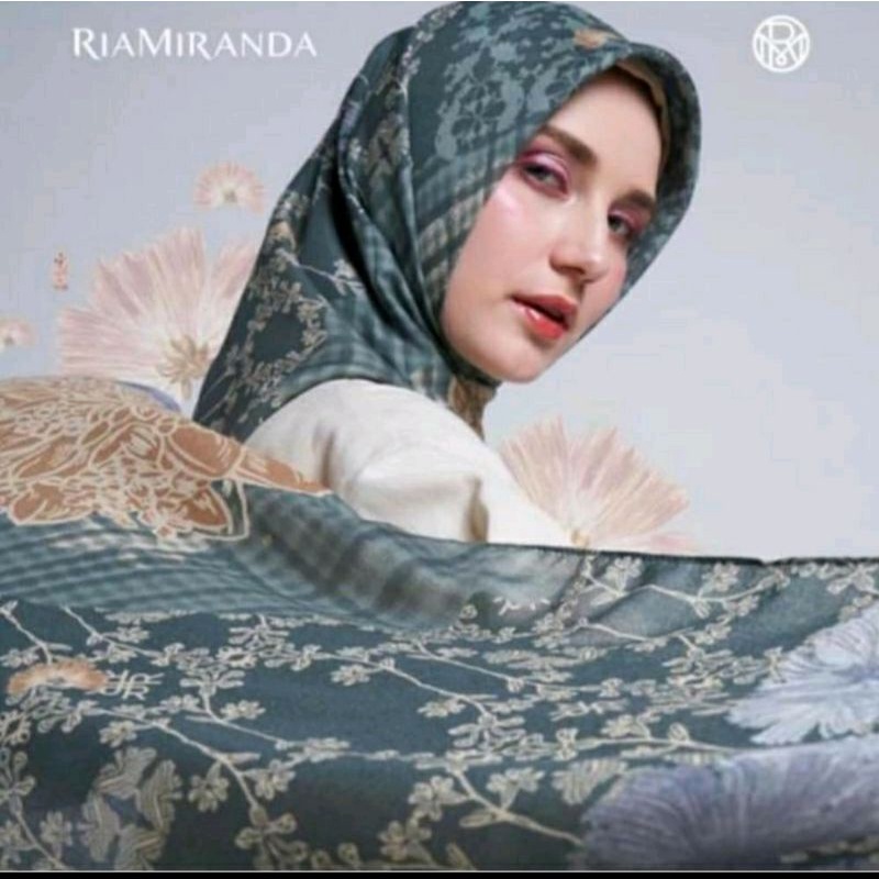 Preloved Fobi Scarf Ria Miranda