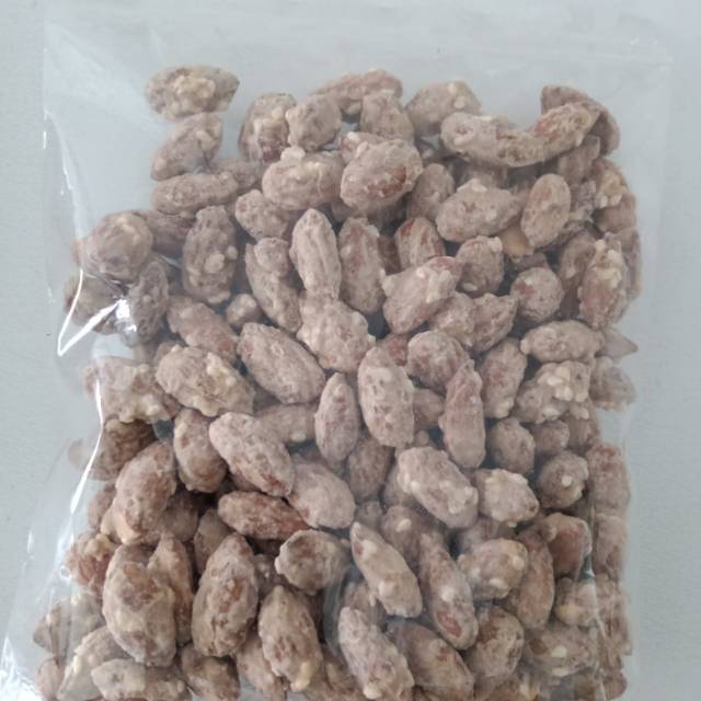 

Kacang Almond