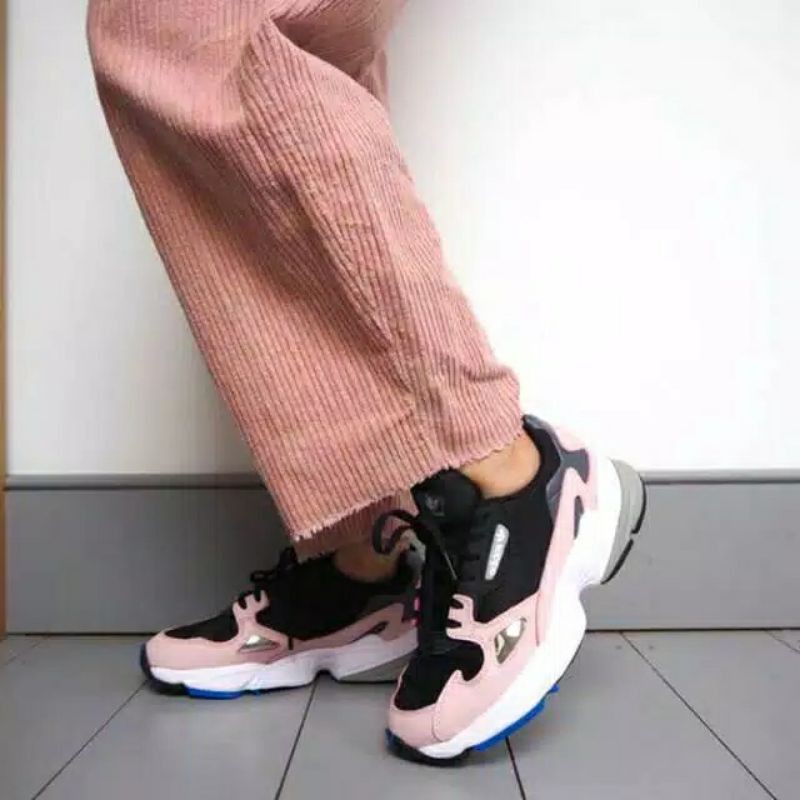 beli adidas falcon