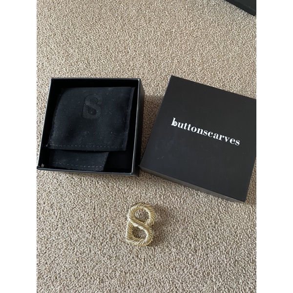 bros buttonscarves preloved