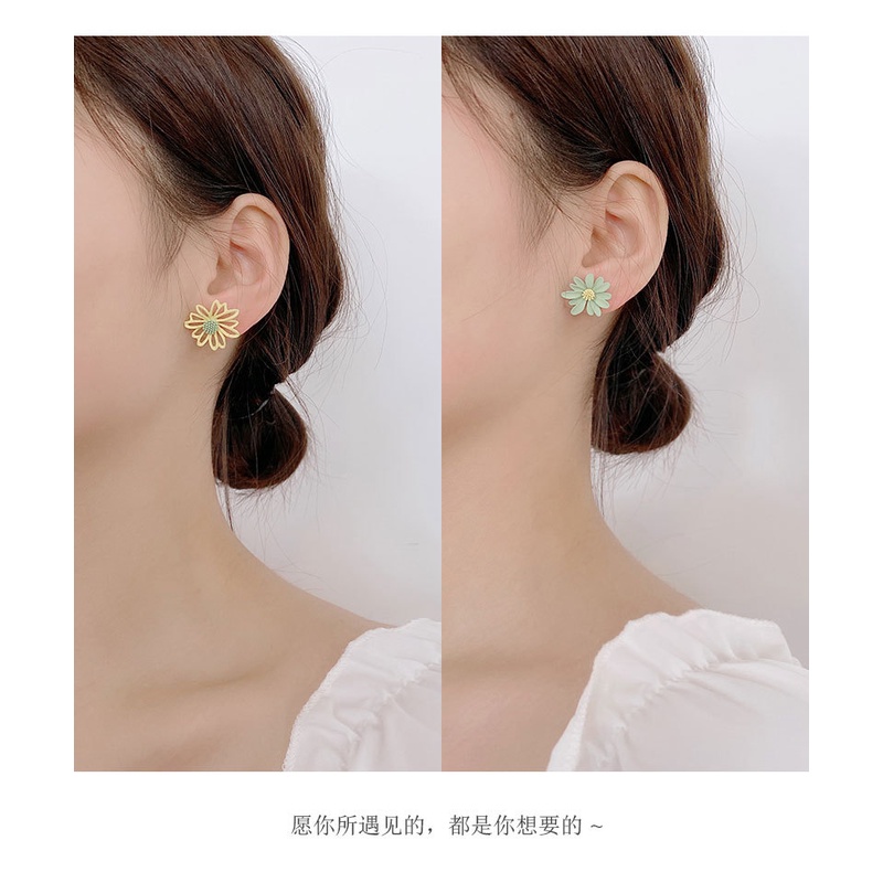 Daisy Flower Earrings Asymmetrical Korean Jewelry Cute Flower Small Stud Earrings For Women Fashion Sweet Earring