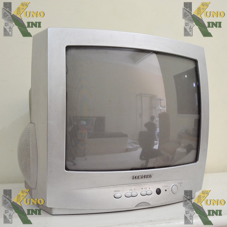 BARANG ANTIK TV SAMSUNG. KONDISI MATI (ONGKIR DIKIRIM DARI SEMARANG)