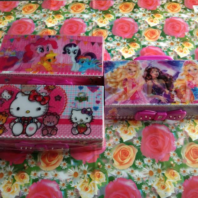 

Tempat pensil kode 3 dimensi