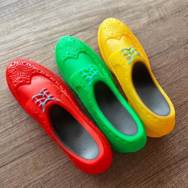 Rubber sepatu squeaky toy