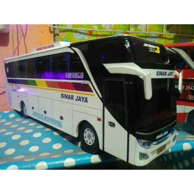 Miniatur bus bis Sinar jaya