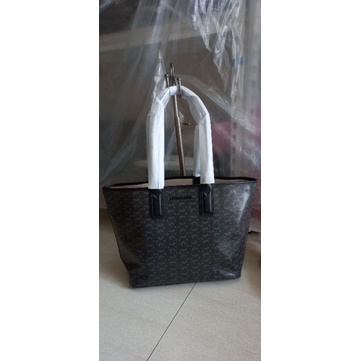 nwt mk jodie tote bag size M