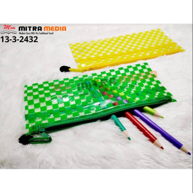 

TEMPAT ALAT TULIS PLASTIK RESLETING JALA MOTIF KOTAK