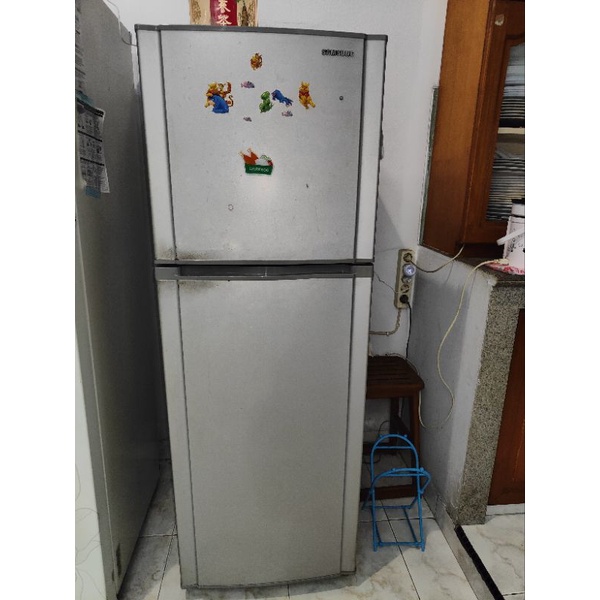 kulkas 2 pintu Barang ex pakai used preloved barang bekas