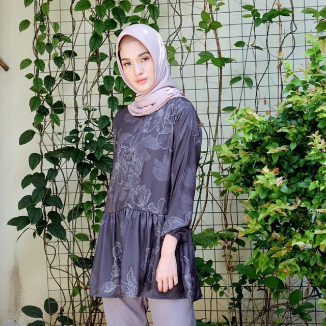 Preloved Blouse Winter Collections Vanilla Hijab