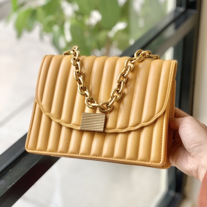 CK TILLIE CHAIN SLINGBAG