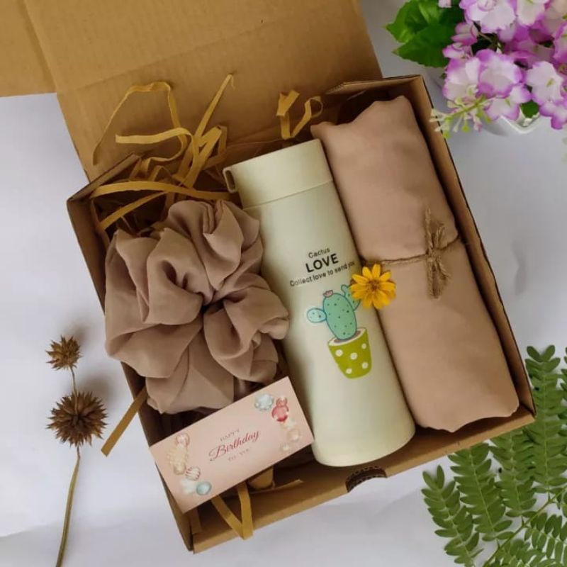 

HAMPERS HIJAB GIFT SOUVENIR ULANG TAHUN WISUDA DAN HADIAH LAINNYA / READY - Gift box ulang tahun cewek kado ultah murah