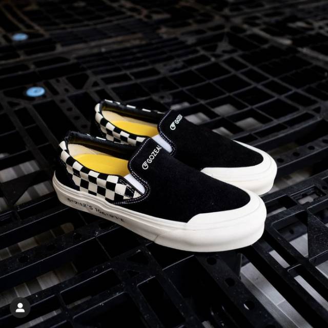 GOZEAL SLIP ON CARSLEN CHECKERBOARD BLACK AND WITHE SECOND LIKE A NEW