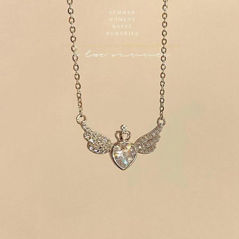 Kalung Liontin Sayap Hati Aksen Berlian Imitasi Bahan Alloy Untuk Wanita