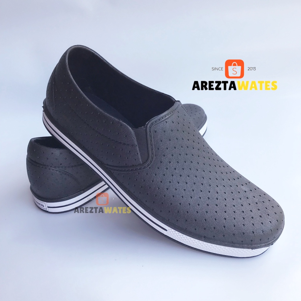 Sepatu fantofel karet pria Sankyo