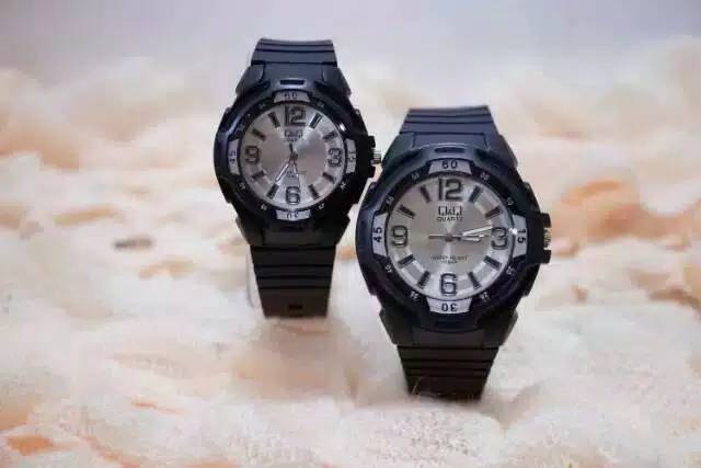 Jam Tangan  Fashion Couple/Pria/Wanita Q&amp;Q Angka Strap Rubber