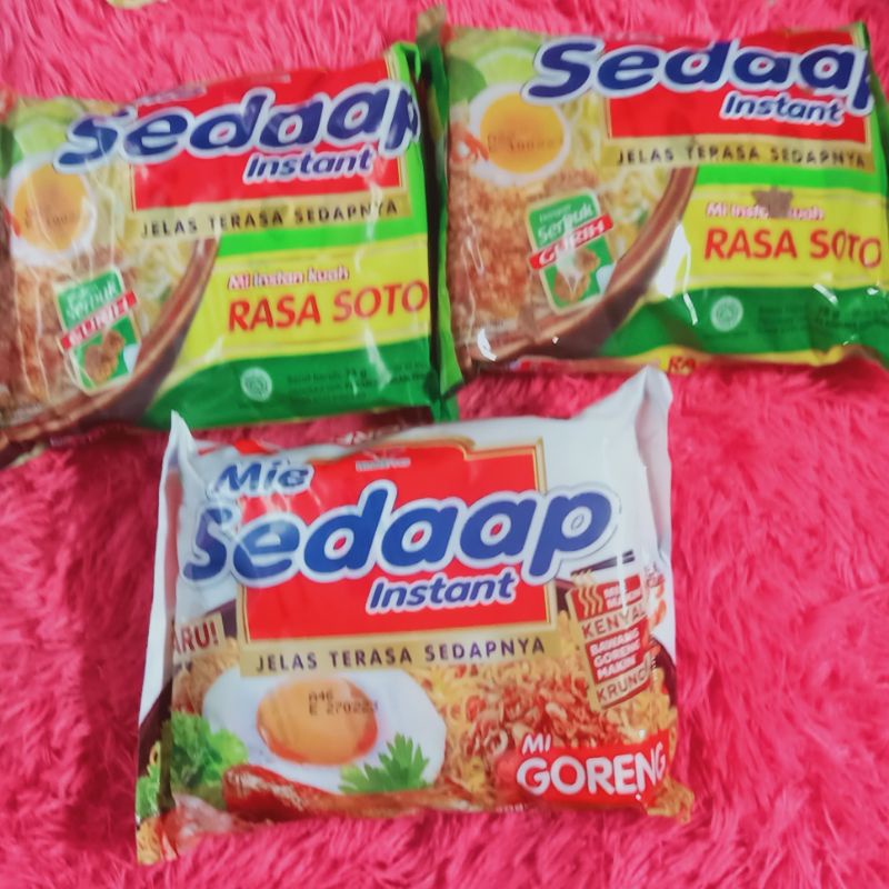 

2 SEDAAP SOTO + 1 SEDAAP GORENG , paket mie instant