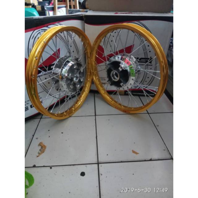 VELG PAKETAN CB 150 OLD MEGAPRO NEW ROSSI TDR CROM VELG ROSSI GOLD KUAT AWET-NOT YSS OHLINS KTC